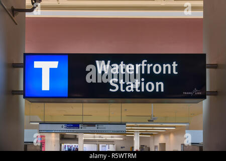 Vancouver, BC-Sept 30, 2018: Main transit Terminus in Downtown Waterfront Station, 1914 erbaut durch die Canadian Pacific Railway. Gebäude soll ich Stockfoto