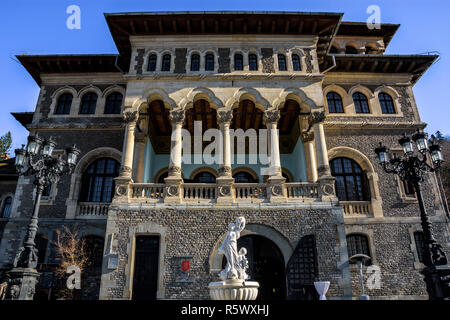 Cantacuzino Palast gebaut im neo-romanischen Stil wurde auf Wunsch der Fürsten Gheorghe Grigore Cantacuzino, Busteni Mountain Resort, Prahova Valley, Rumänien Stockfoto