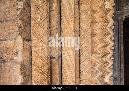 Die Kathedrale von Lincoln, verzierten Tür Mauerwerk Stockfoto