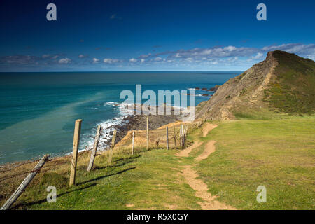 Schöne und robuste North Devon Küstenlinie bei Hartland Quay entlang des South West Coast Path Stockfoto