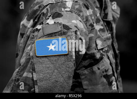 Somalia Flagge auf Soldaten arm (Collage). Stockfoto