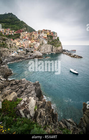 Fähre in Manaralo, Cinque Terre, Italien, Europa. Stockfoto