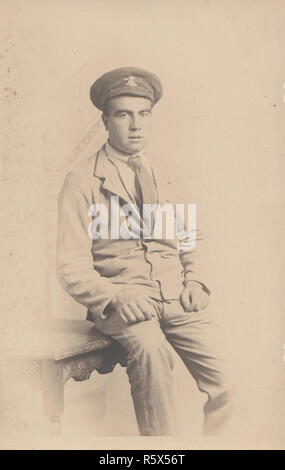 * Vintage photographische Postkarte eines militärischen Mann in Uniform namens Edwin James Budd. Stockfoto