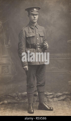 * Vintage Birmingham photographische Postkarte eines WW1 British Army Soldat Stockfoto