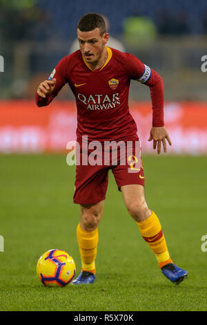 Rom, Italien. 02 Dez, 2018. 2. Dezember 2018, Stadio Olimpico, Rom, Italien; Serie A Fußball, Roma gegen Inter Mailand; Alessandro Florenzi der Roma steuert die Kugel Credit: Giampiero Sposito/Pacific Press/Alamy leben Nachrichten Stockfoto