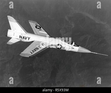 # OTD 18 Apr 1958 auf der Edwards Air Force Base-Commander George C. Watkins flog eine Grumman F11F-1 F Super Tiger, wie in diesem Foto, zu einem offiziellen Höhenrekord für Klasse C (Turbine Powered) Flugzeuge. Er zoom - stieg der Marine Fighter auf eine Höhe von 76,828 m. Stockfoto