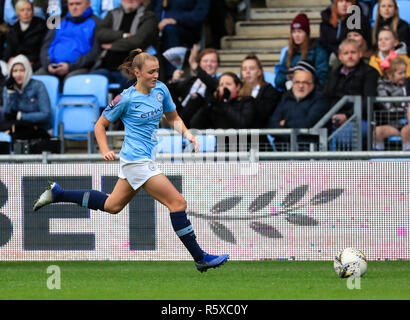 Akademie Stadion, Manchester, UK. 2. Dez, 2018. Frauen Super League Fußball, Manchester City v Arsenal; Georgia Stanway von Manchester City läuft mit dem Ball Credit: Aktion plus Sport/Alamy leben Nachrichten Stockfoto