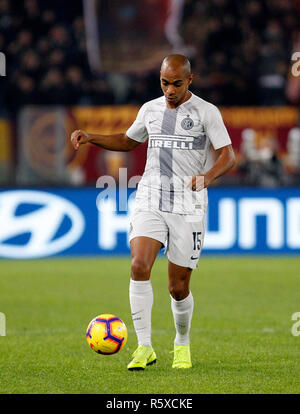 Rom, Italien. 2. Dez, 2018. Inter Joao Mario in Aktion während der Serie ein Fußballspiel zwischen Roma und Inter im Olympiastadion. Credit: UPDATE BILDER/Alamy leben Nachrichten Stockfoto