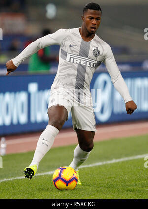 Rom, Italien. 2. Dez, 2018. Inter Keita Klingenwechsel in Aktion während der Serie ein Fußballspiel zwischen Roma und Inter im Olympiastadion. Credit: UPDATE BILDER/Alamy leben Nachrichten Stockfoto