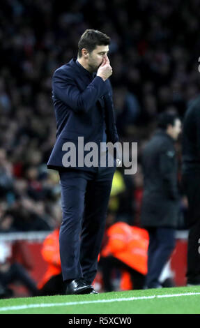 London, Großbritannien. 02 Dez, 2018. Mauricio Pochettino (Sporen manager) Niedergeschlagenheit im Arsenal v Tottenham Hotspur Premier League match Im Emirates Stadium, London, am 2. Dezember 2018. Credit: Paul Marriott/Alamy leben Nachrichten Stockfoto