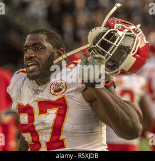 Oakland, Kalifornien, USA. 2. Dez, 2018. Kansas City Chiefs defensive Ende allen Bailey (97) am Sonntag, 2. Dezember 2018, an Oakland-Alameda County Coliseum in Oakland, Kalifornien. Die Leiter besiegt die Räuber 40-33. Credit: Al Golub/ZUMA Draht/Alamy leben Nachrichten Stockfoto