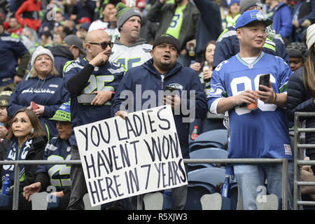 Seattle, Washington, USA. 2. Dez, 2018. NFL 2018 - Seahawk Fans in Aktion, bevor ein NFL Spiel zwischen San Francisco und Seattle im Century Link Feld in Seattle, WA. Credit: Jeff Halstead/ZUMA Draht/Alamy leben Nachrichten Stockfoto