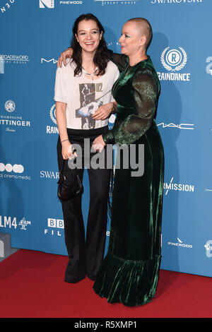 London, Großbritannien. 02 Dez, 2018. LONDON, GROSSBRITANNIEN. Dezember 02, 2018: Samantha Morton & Tochter, Esme Creed-Miles bei der British Independent Film Awards 2018 Old Billingsgate, London. Bild: Steve Vas/Featureflash Credit: Paul Smith/Alamy leben Nachrichten Stockfoto