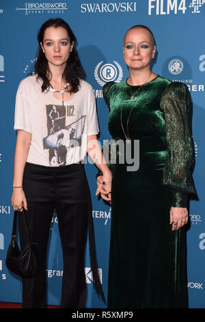 London, Großbritannien. 02 Dez, 2018. LONDON, GROSSBRITANNIEN. Dezember 02, 2018: Samantha Morton & Tochter, Esme Creed-Miles bei der British Independent Film Awards 2018 Old Billingsgate, London. Bild: Steve Vas/Featureflash Credit: Paul Smith/Alamy leben Nachrichten Stockfoto