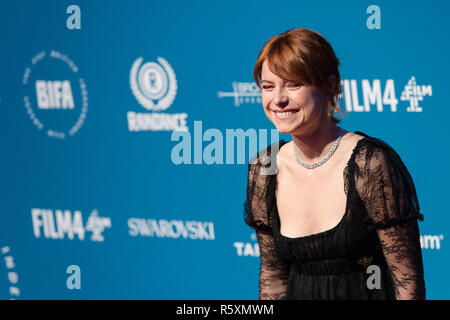 London, Großbritannien. Dezember 2018 02. Jessie Buckley besucht die 21. British Independent Film Awards (BIFAs) an Old Billingsgate in der Londoner City. Credit: Wiktor Szymanowicz/Alamy leben Nachrichten Stockfoto