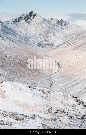 Gen Rosa und die umliegenden Berge im Winter, Isle of Arran, Schottland Stockfoto