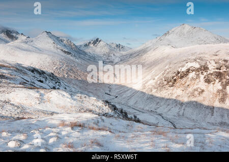 Gen Rosa und die umliegenden Berge im Winter, Isle of Arran, Schottland Stockfoto