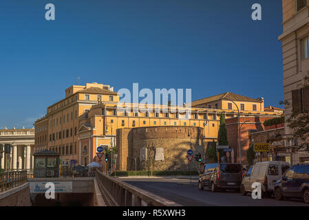 Rom, Italien, 11. November 2018. Old Street. Architektur und Sehenswürdigkeiten von Rom. Stockfoto