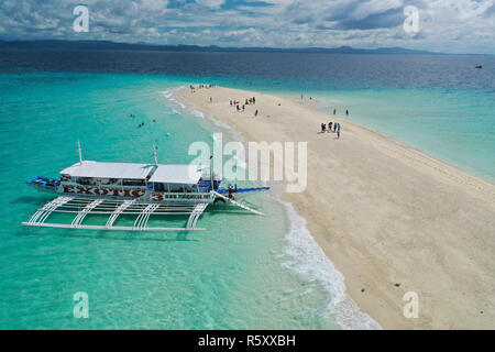 Tauchboot günstig auf der Sandbank als kalanggaman Insel Leyte, Philippinen bekannt Stockfoto