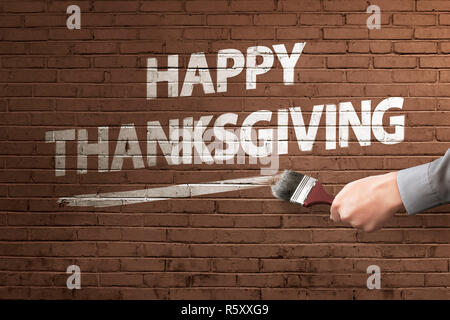 Mann hand mit Pinsel schreiben Happy Thanksgiving Nachricht Stockfoto