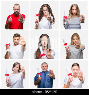 Collage der Gruppe von Menschen mit Grad bunte isoliert Hintergrund mit der offenen Hand tun, STOP-Schild mit ernsten und selbstbewussten Ausdruck, Verteidigung g Stockfoto