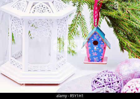Weihnachten Spielzeug birdhouses und anderen Dekorationen, Retro getönt Stockfoto