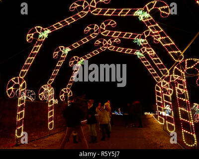 Prescott Valley, Arizona, USA - 27. November 2018: Weihnachten light Anzeige an Fain Park namens Tal der Lichter Stockfoto