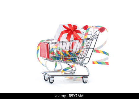Foto aus Eisen Warenkorb mit Box mit Geschenk, Bänder Stockfoto