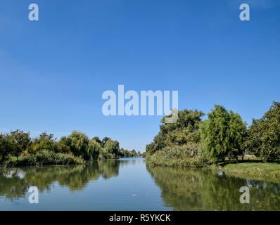 Poltawa Yerik. Landschaft, Fluss, Wasser und Bäumen. Stockfoto