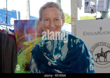 BRIDGEHAMPTON, NY - 26. August: Laurie Lamerecht bei Hampton Classic Horse Show Gelände am 26. August 2018 in Bridgehampton, New York. (Foto von Steve Mack/S.D. Mack Bilder für Ergun Khorchin) Stockfoto