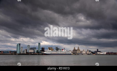 Queen Elizabeth Cunard Cruise Ship in Liverpool Stockfoto