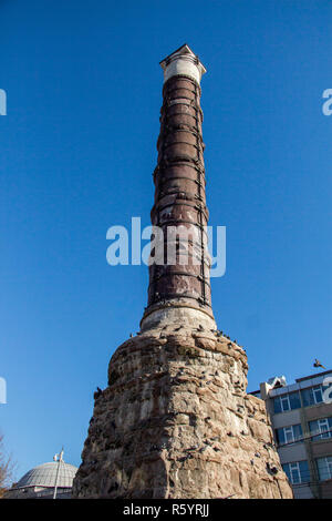 Die Spalte von Konstantin, der auch als Gebrannte Stein bekannt, ist eine Römische monumentale Spalte Stockfoto