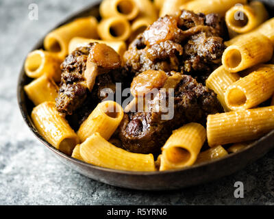 Rustikale italienische Ochsenschwanz ragu Pasta Stockfoto