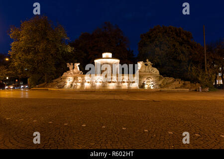 Der wittelsbacherbrunnen in München bei Nacht Stockfoto