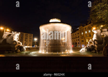 Der wittelsbacherbrunnen in München bei Nacht Stockfoto