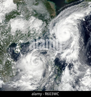 Taifun Talim und Doksuri. Elemente dieses Bild von der NASA eingerichtet. Stockfoto