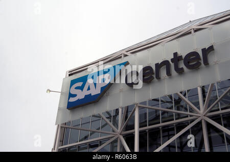 Die San Jose Sharks spielen im SAP-Center in San Jose, CA. Stockfoto