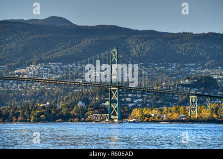 Lions Gate Bridge als vom Stanley Park in Vancouver, Kanada gesehen Stockfoto