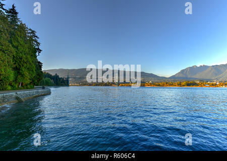 Lions Gate Bridge als vom Stanley Park in Vancouver, Kanada gesehen Stockfoto