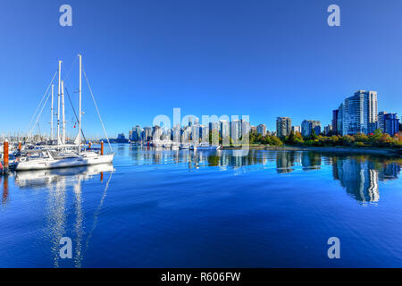 Vancouver Downtown Skyline tagsüber vom Stanley Park, Kanada. Stockfoto