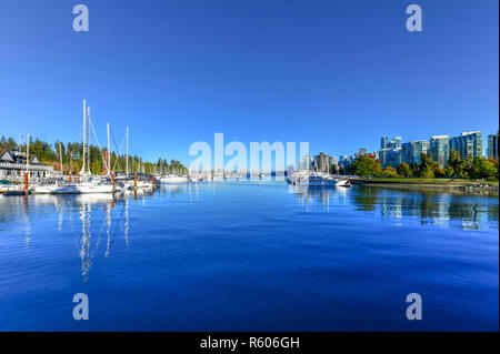 Vancouver Downtown Skyline tagsüber vom Stanley Park, Kanada. Stockfoto