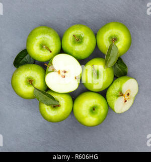 Äpfel Apfel grün Obst schiefer Obst Früchte Square von oben Stockfoto