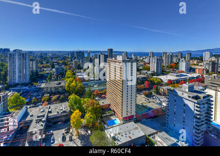 Luftaufnahme der modernen Skyline von Vancouver, British Columbia, Kanada an einem sonnigen Tag. Stockfoto