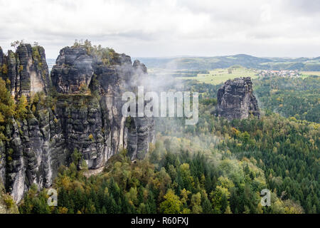 Herbst in der Region Elbsandsteingebirge Bad Schandau schrammsteine Stockfoto