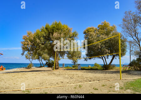 Beachvolleyball am Strand von Maleme Beach auf Kreta Stockfoto