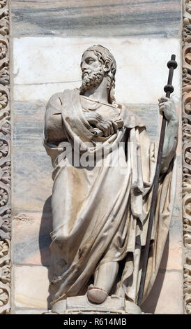 Apostel, Statue auf der Fassade der Mailänder Dom, Duomo di Santa Maria Nascente, Mailand, Lombardei, Italien Stockfoto