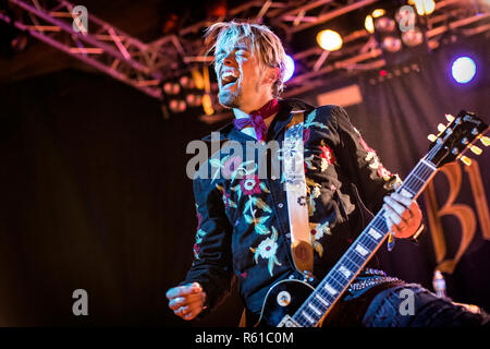 Norwegen, Oslo - November 16, 2018. Die US-amerikanische Rockband Black Stone Cherry führt ein Live Konzert am Rockefeller in Oslo. Hier Gitarrist Ben Wells gesehen wird live auf der Bühne. (Foto: Gonzales Foto - Terje Dokken). Stockfoto