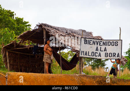 Bauern in der Maloca Bora von Iquitos in Peru Stockfoto