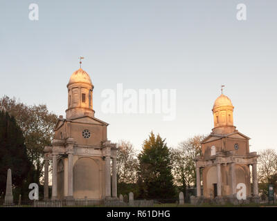Mistley Twin Towers von niedergebrannt Kirchtürmen private Stockfoto