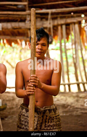 Bauern in der Maloca Bora von Iquitos in Peru Stockfoto